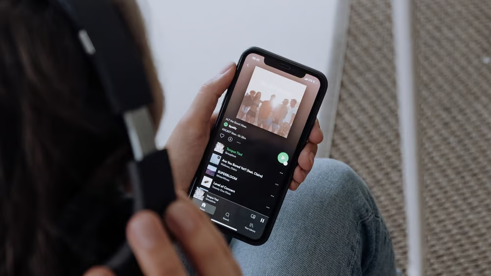 Spotify : Gims, Hamza, Jul, Keblack et Luiza parmi les interprètes des titres les plus streamés durant l’été 2025