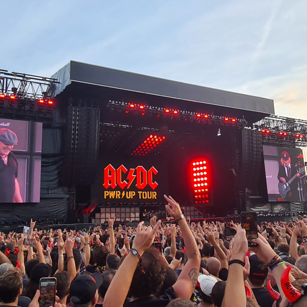 Live : AD/DC, Mylène Farmer, Coldplay et Rammstein, artistes avec le plus de spectateurs en France en 2024