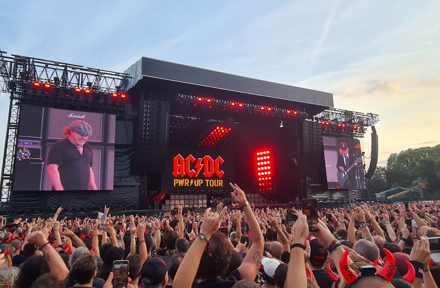 Live : AD/DC, Mylène Farmer, Coldplay et Rammstein, artistes avec le plus de spectateurs en France en 2024