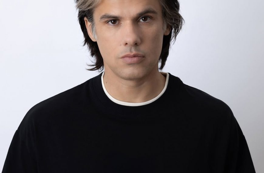 Orelsan, #1 du Top albums France avec 58 000 ventes pour ‘La fuite en avant’, 3ème meilleur démarrage de l’année 2025