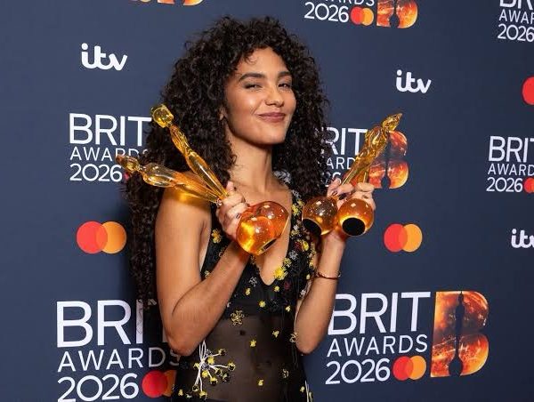 BRIT Awards 2026: Olivia Dean consacrée avec 4 prix, Sony Music associé à cinq artistes et Universal Music à 7 récompenses