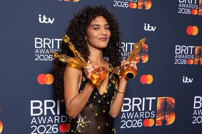 BRIT Awards 2026: Olivia Dean consacrée avec 4 prix, Sony Music associé à cinq artistes et Universal Music à 7 récompenses