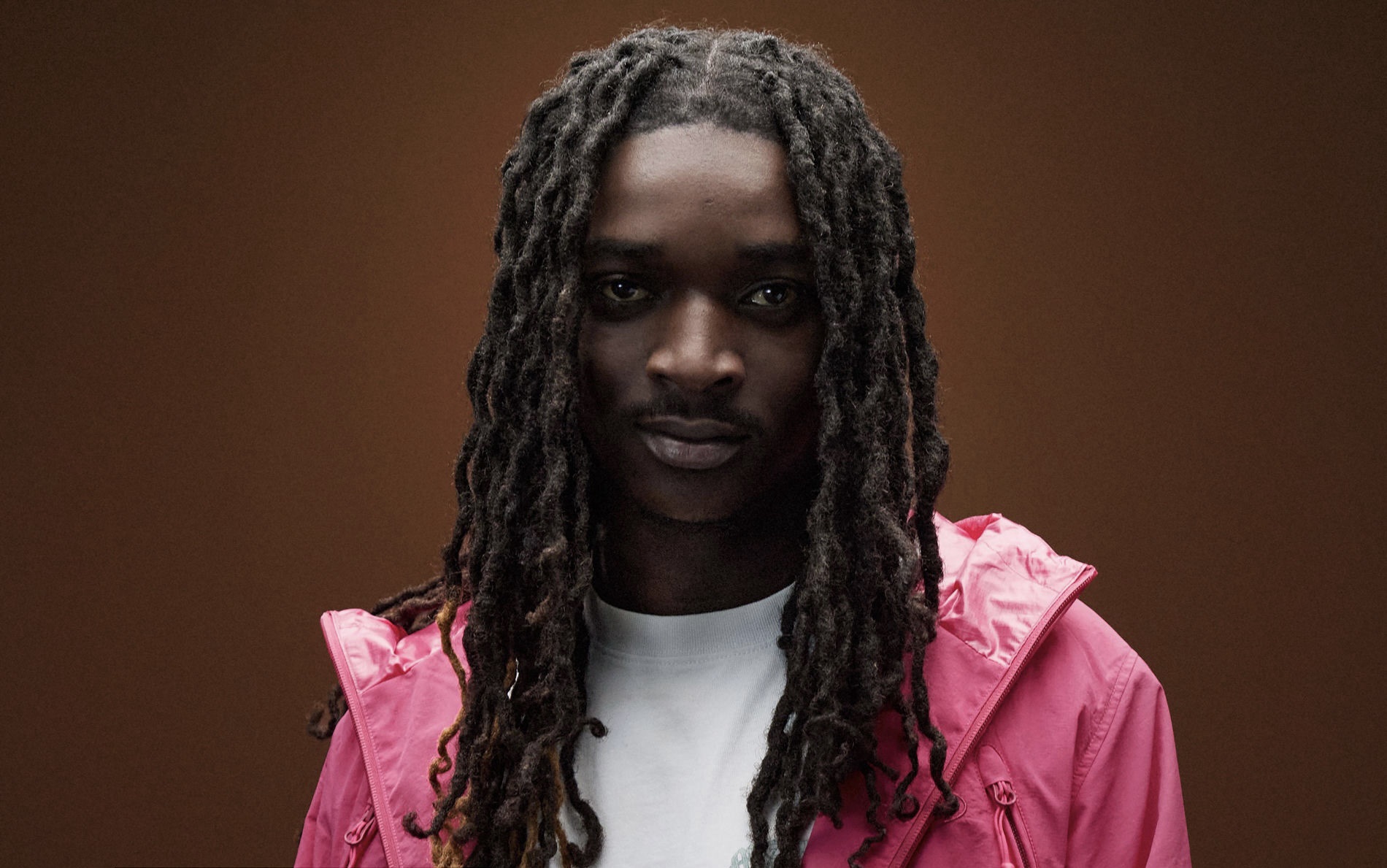 Top albums France: La Rvfleuze, #1 pour la 2ème semaine d&rsquo;affilée avec son 1er album, une perfomance rare depuis 10 ans