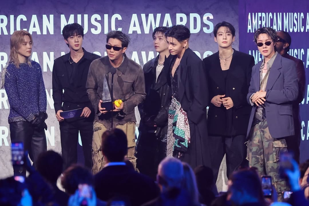 American Music Awards 2026: BTS et Huntrix triomphent, Shakira, Cardi B et Bruno Mars parmi les artistes récompensés