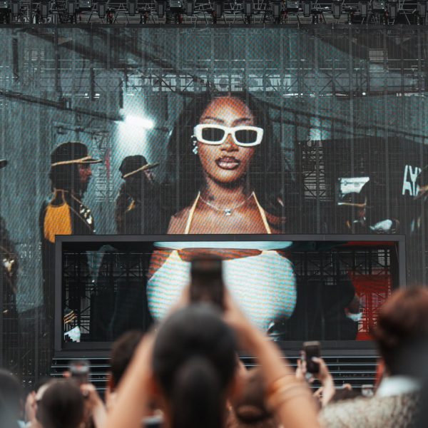 Aya Nakamura, première artiste noire francophone à performer en solo au Stade de France
