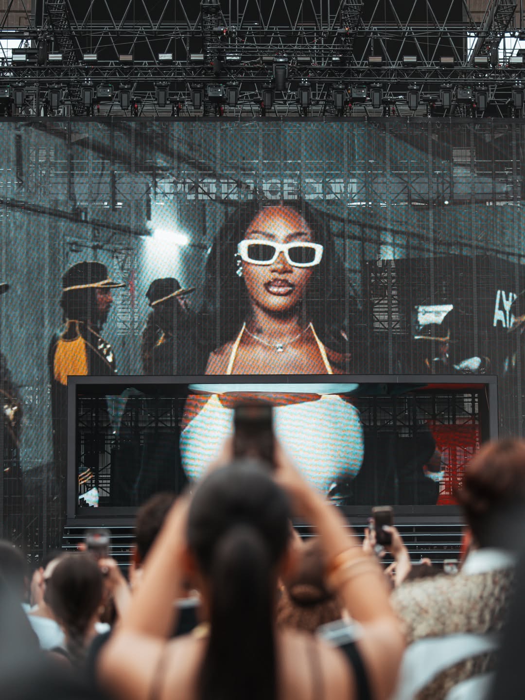 Aya Nakamura, première artiste noire francophone à performer en solo au Stade de France