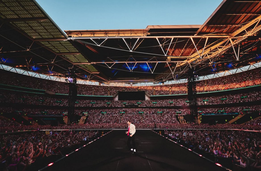 Harry Styles, nouveau détenteur du record de concerts successifs au Wembley Stadium de London avec 12 dates