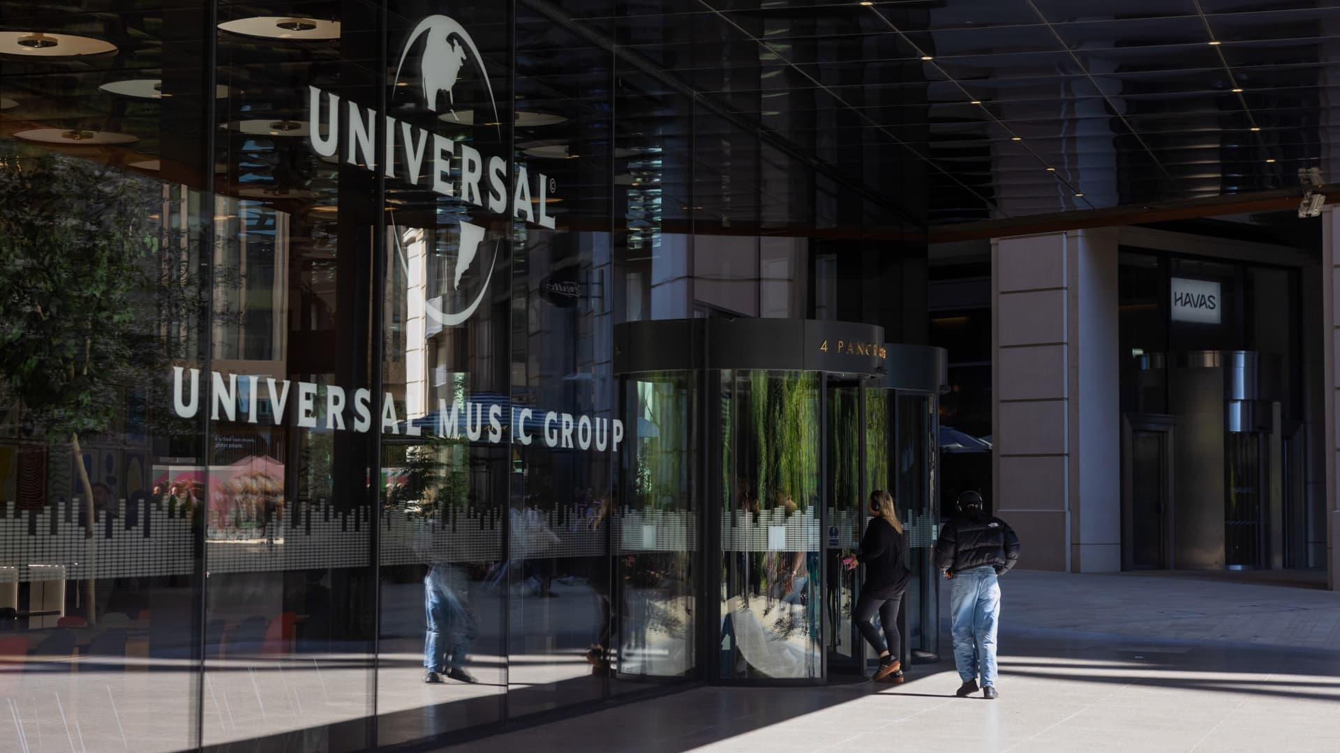 Universal Music : 6.2 Md€ de CA au 1er semestre, les revenus issus des abonnements payants en croissance de 14%, mais des résultats jugés insuffisants pour les investisseurs