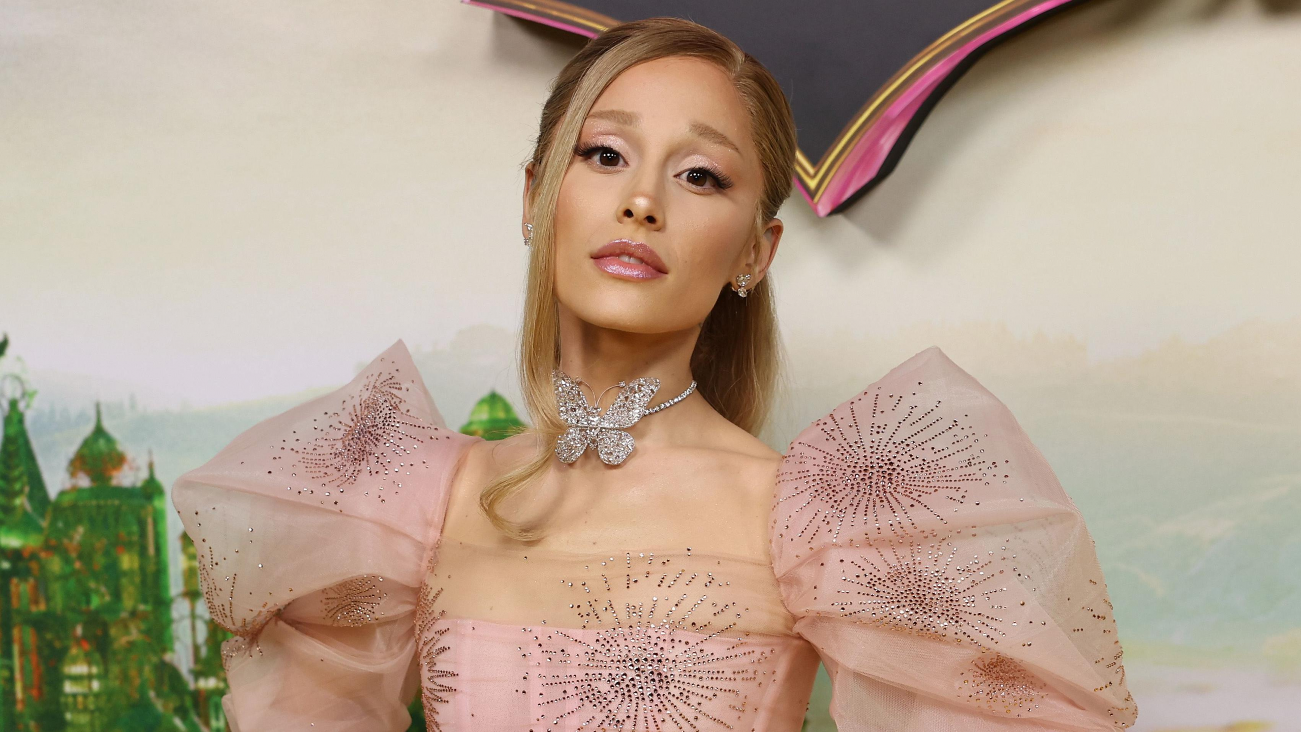 Ariana Grande, #1 du top albums France avec 20 000 ventes pour “Petal”, meilleur démarrage de sa carrière
